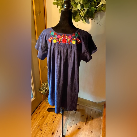 💥Mexican Embroidered Dress💥 - Picture 2 of 11